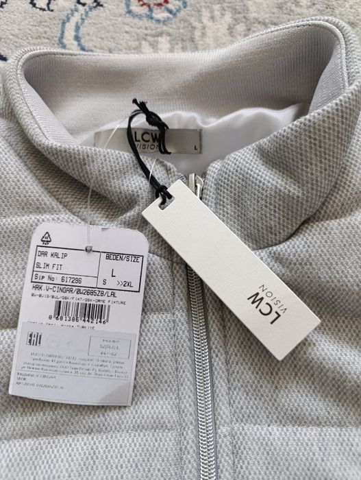 Куртка демисезонная новая привезла с России отличного качества