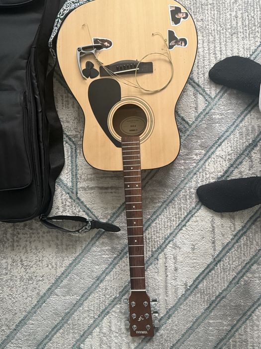 Yamaha F310.
