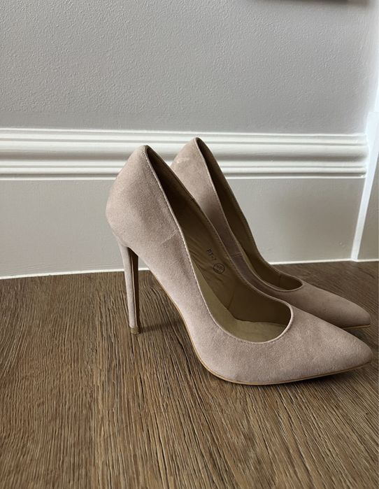Pantofi nude