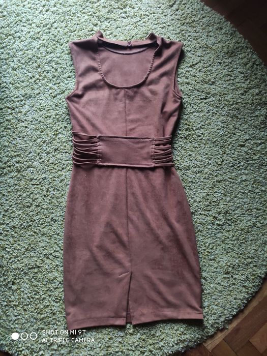 Два броя дамски рокли