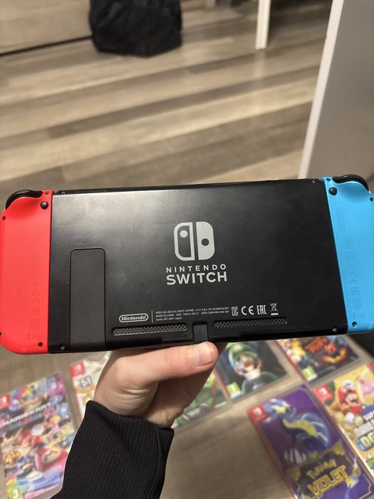 Vand nintendo switch+ accesori si 10 jocuri
