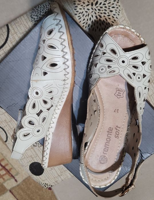 Sandale de piele bej