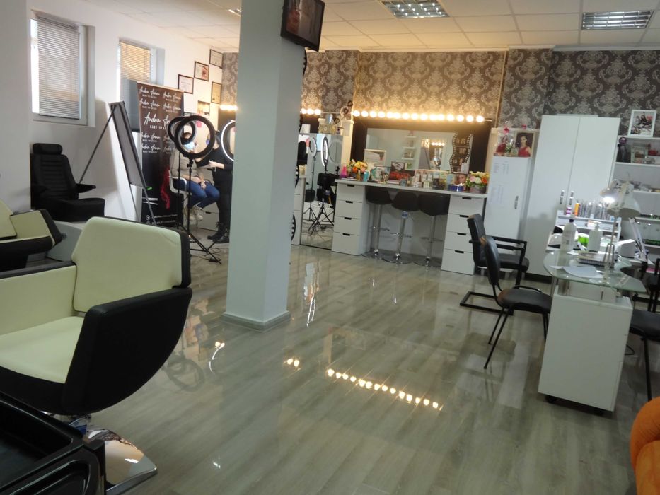Vand imobil destinat activitatilor comerciale(birouri,cabinete,sediu firma,etc.)
