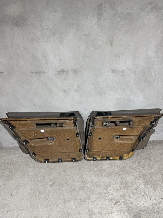 Бежевые обшивки на BMW e34