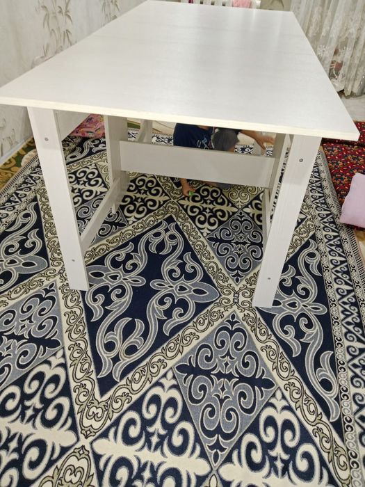 Продам стол за 20000 тг