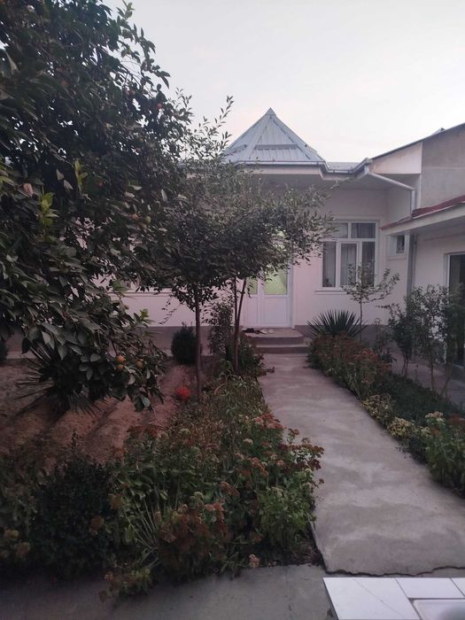 Сотилади Чилонзор мевазор 6 сот 9 хона фаса 20 метр нархи 275000 у.е