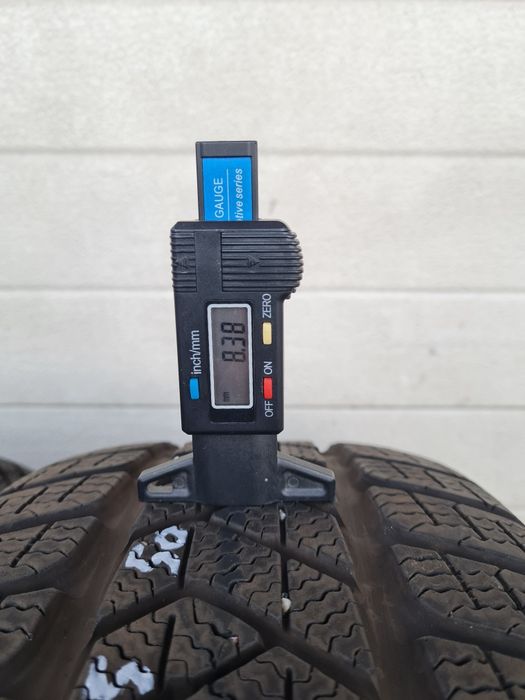 Зимни гуми 4 броя Спорт П. PIRELLI SottoZero3 225 45 R17 205 50 R17 дот 2216