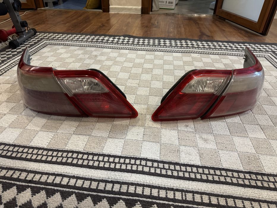 Фонари задние камри 40