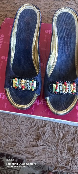 Аёллар оёк киемлари