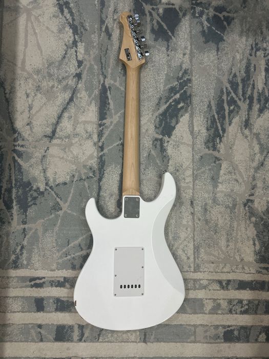 Yamaha Pacifica 012WH