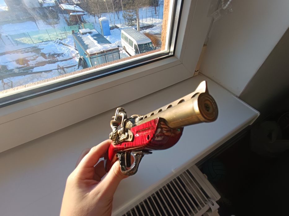 Brichetă tip pistol