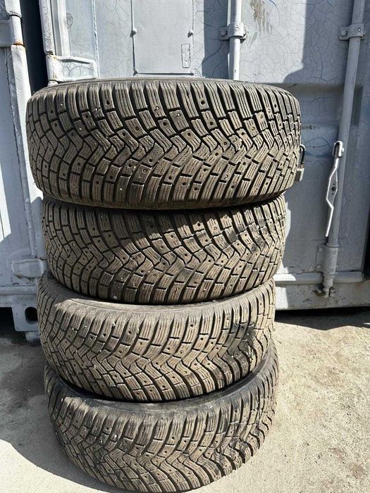 Шины зимнии Continental 215/55R17