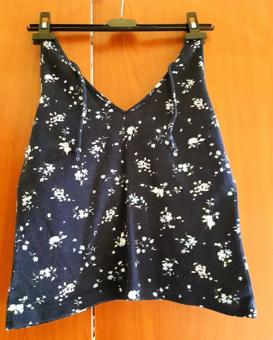 Topuri, tricouri dama - diverse modele