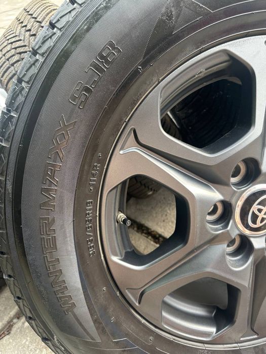 Toyota Land Cruiser 300 R18 оригинальные диски + шины 1500 км