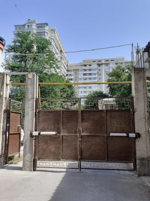 Продается земля под гараж в центре города