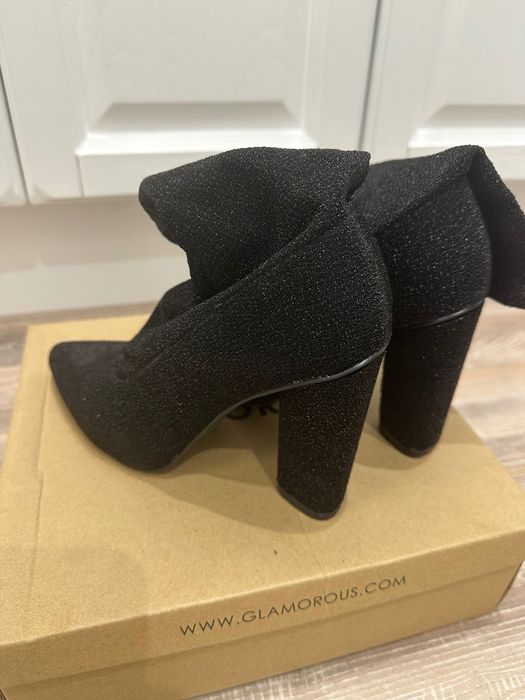 Ластични черни боти