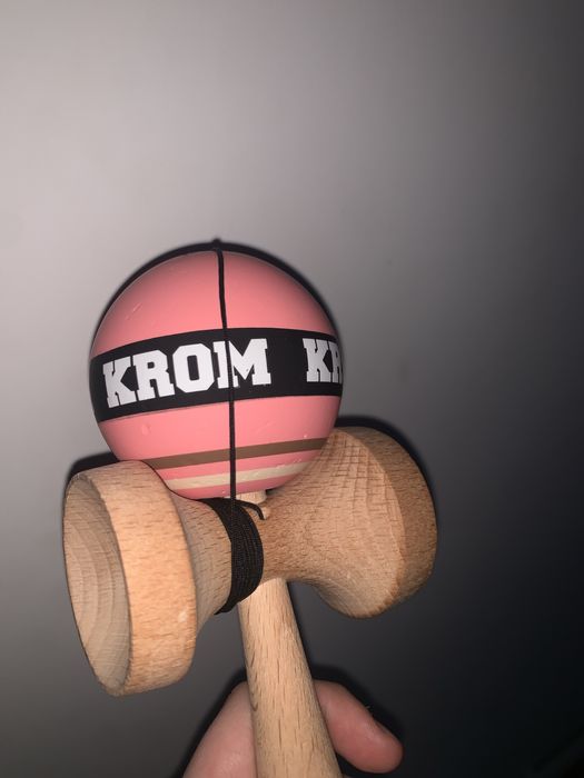 Tama krom strogo roz