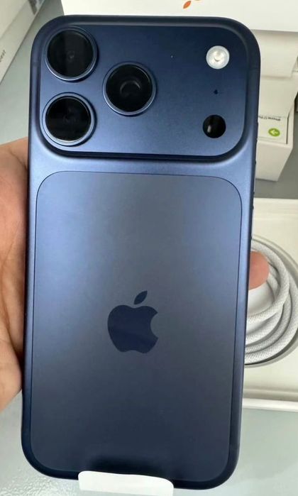 iPhone 17 pro 256 практически новый!