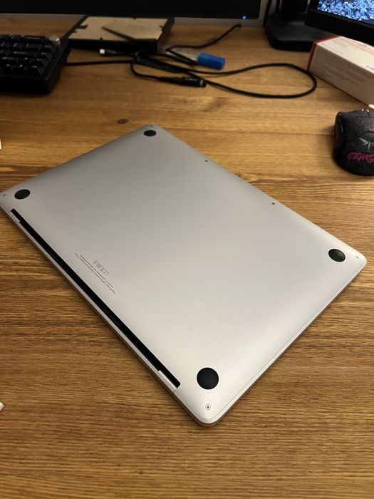 Macbook Pro M1 2020 8/256gb 84% Акб