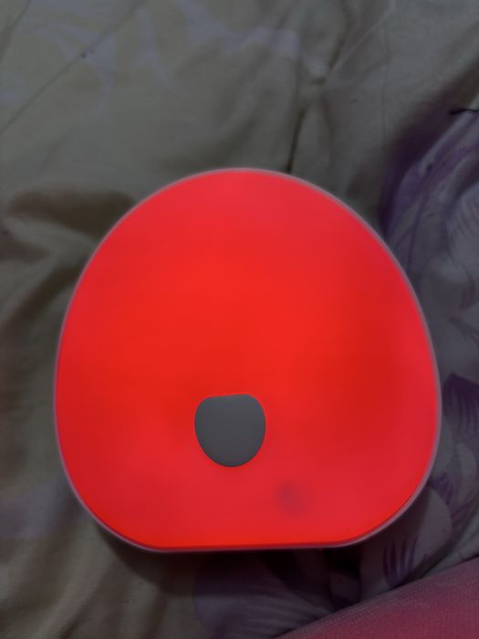 Бебешки дрешки и нощна лампичка за бял шул