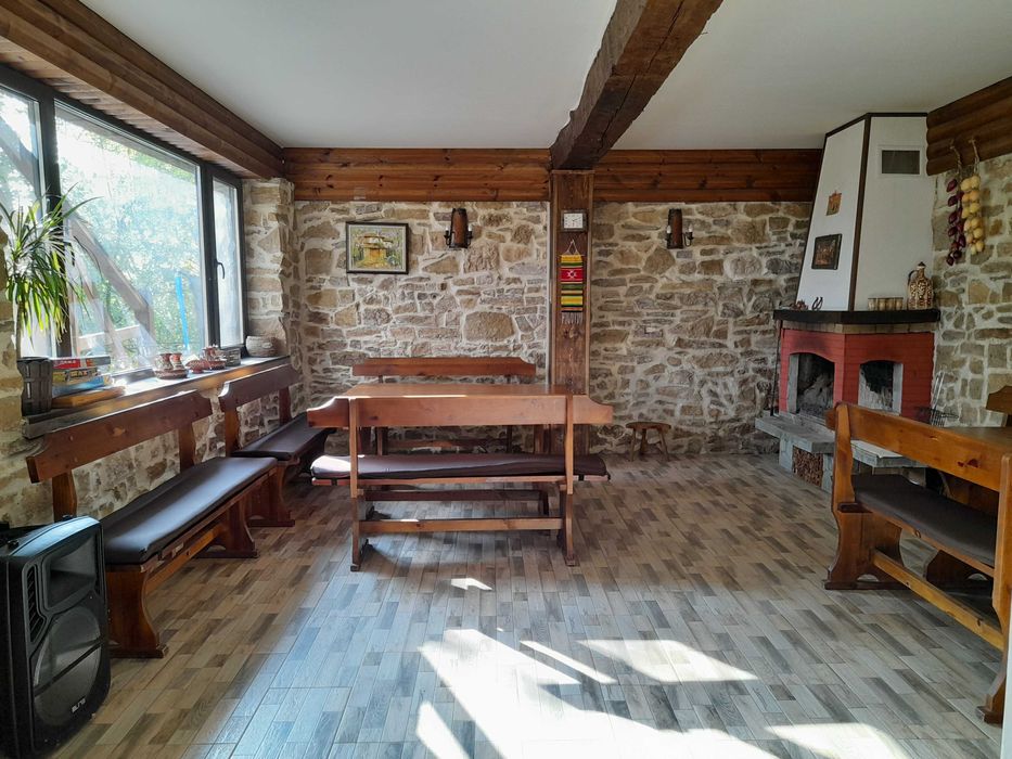 Къща за гости ЕФТИМОВИ, на 90 км от Варна, с. Черни връх, Обл. Шумен