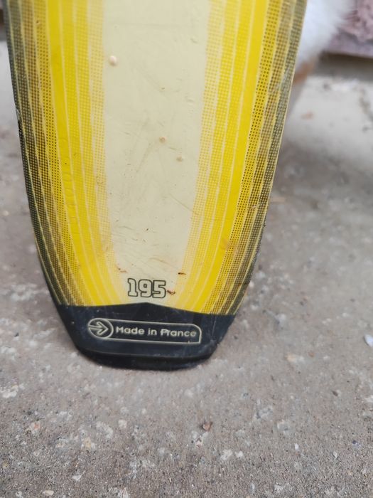 Ски - жълти и сини