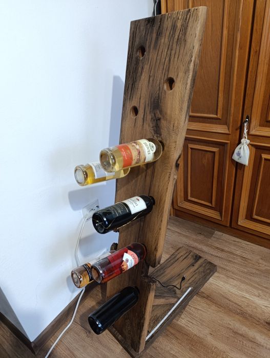 Suport vin din lemn