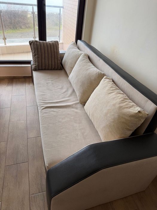 Диван кожен триместен разтегателен - 100€