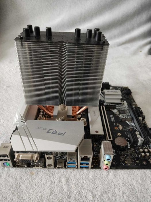 Placa ASROCK B460 PRO4, 16gb ram, procesor i5-10400f si cooler