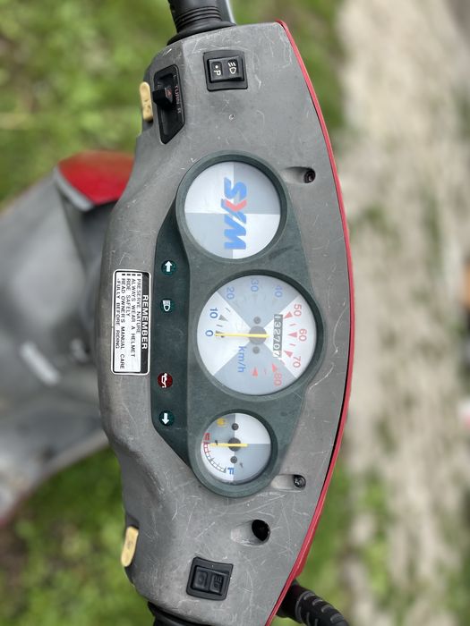 Vând sau schimb scuter sym booster