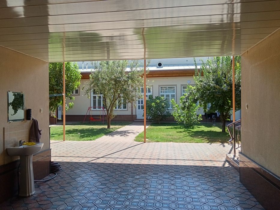 Nazarbek 8 sutiq 10ta xona uy sotiladi