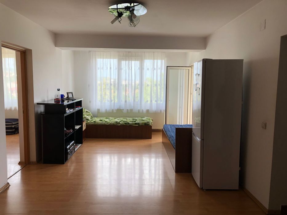 Inchiriez apartament 3 camere in Dambul Rotund