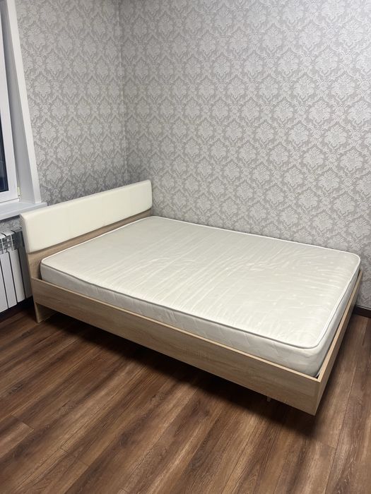 Продам двух спальную кровать !