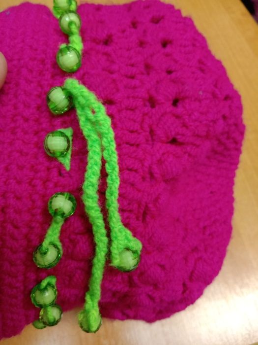 Вязанная шапочка для девочки