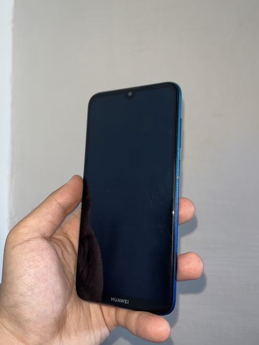Huawei Y7 синий.