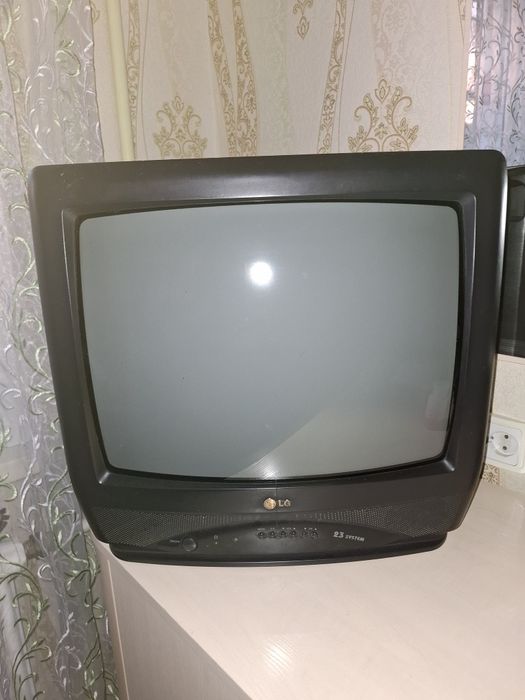 Телевизор LG в рабочем состоянии