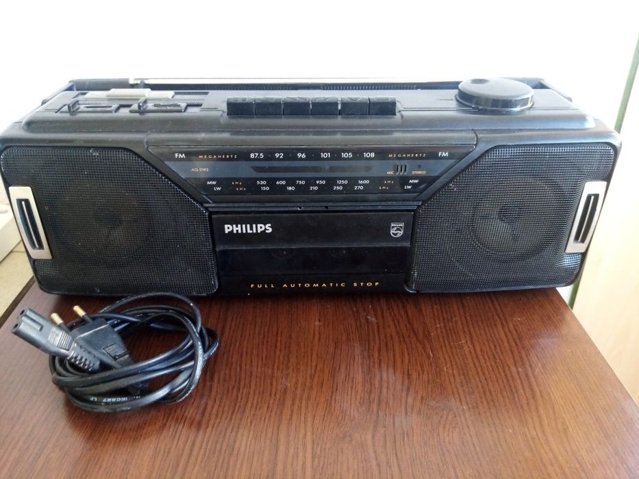 Vând piesele de schimb Philips și Sony din fotografii.