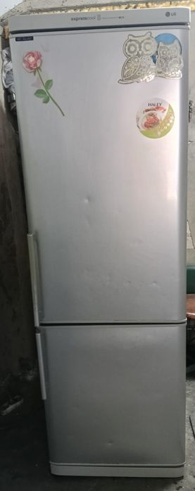 Продам двухкамерный холодильник