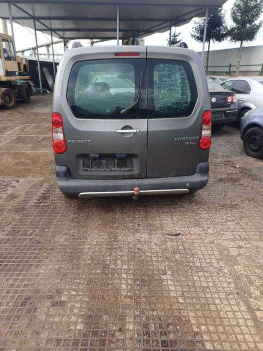 Dezmembrez Renault Laguna, Fiat Bravo, Peugeot Partner