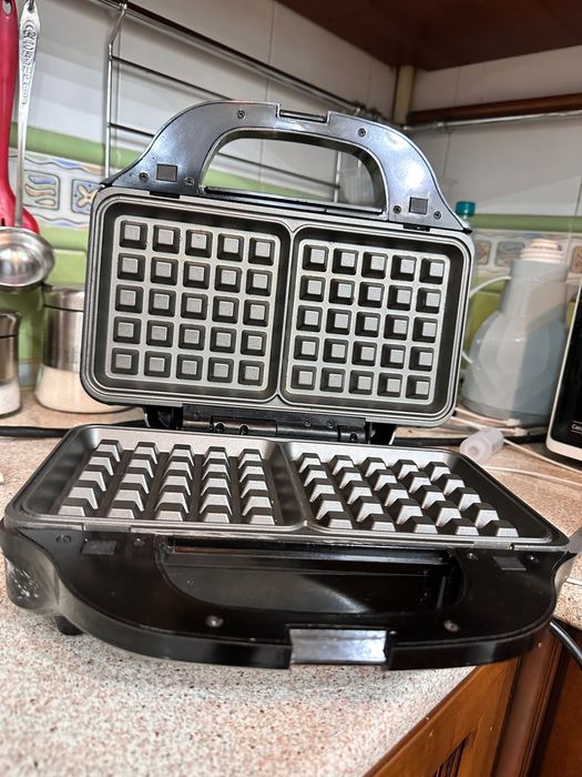 Вафельница в отличном состоянии