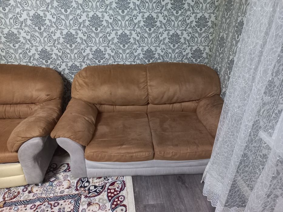 Мягкий диван для гостинной