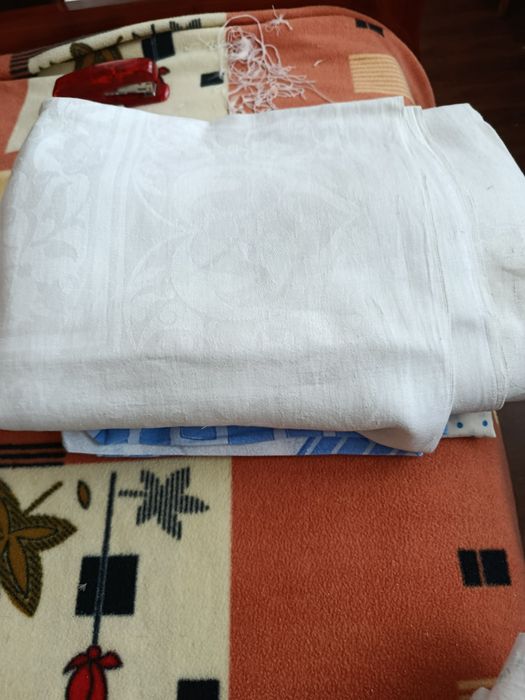 Наволочки , простынь ,скатерть белая х/б,,банный халат