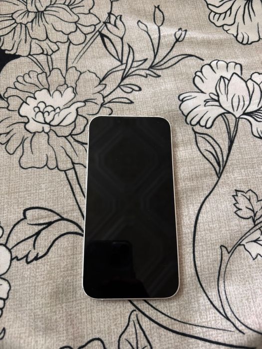 Айфон 13 в хорошем состояний