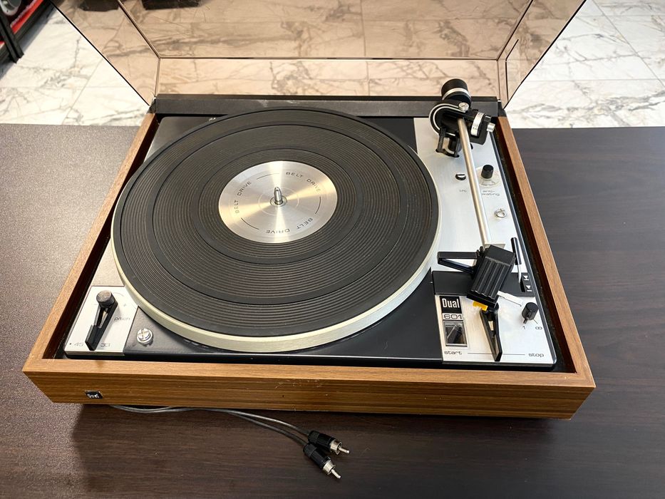 Топ модел грамофон Dual