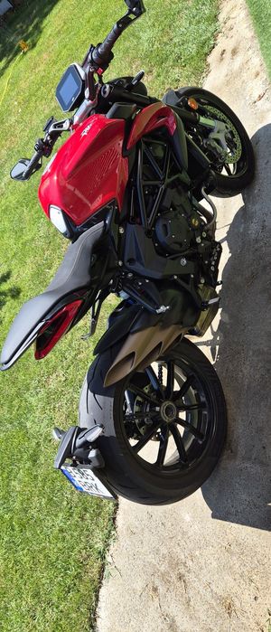 MV Agusta Dragster 800 R ( garantie pana in 2027 )