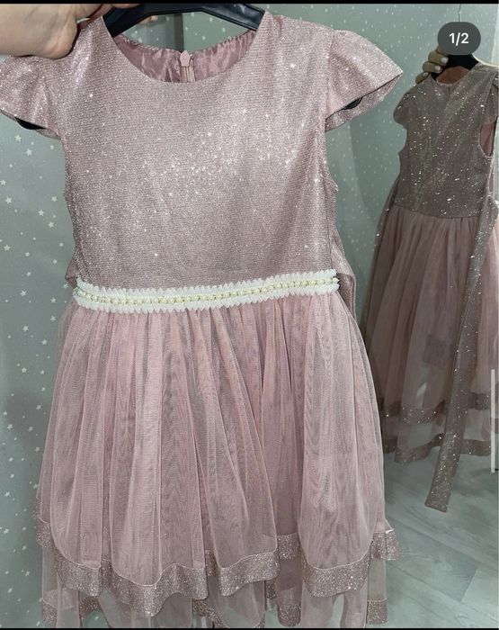 Продам нарядные платья