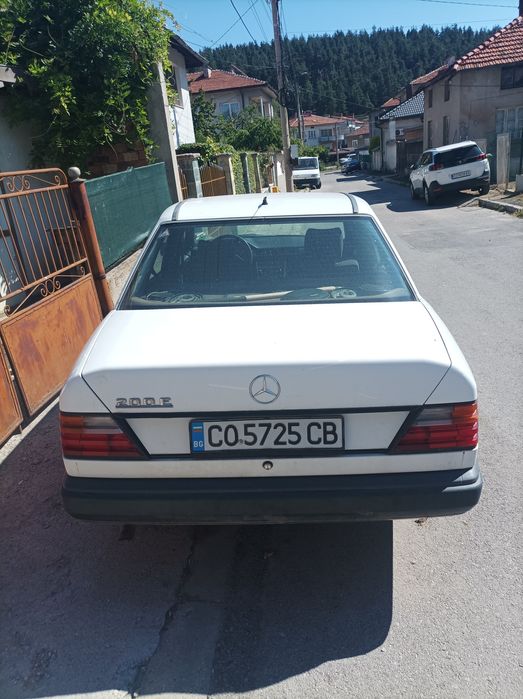 Мерцедес 124 ,200 е