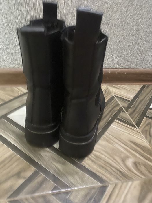 Продам зимние сапоги челси