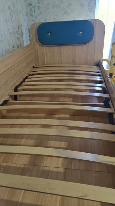 Двухярусный кровать