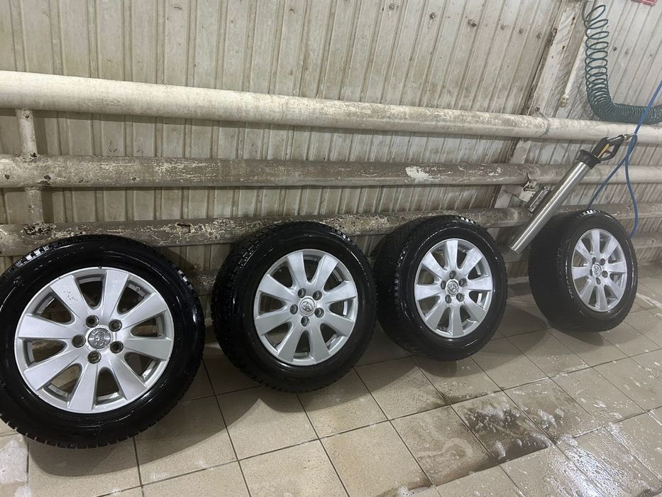 Продам диски камри 40-45 вместе шипами